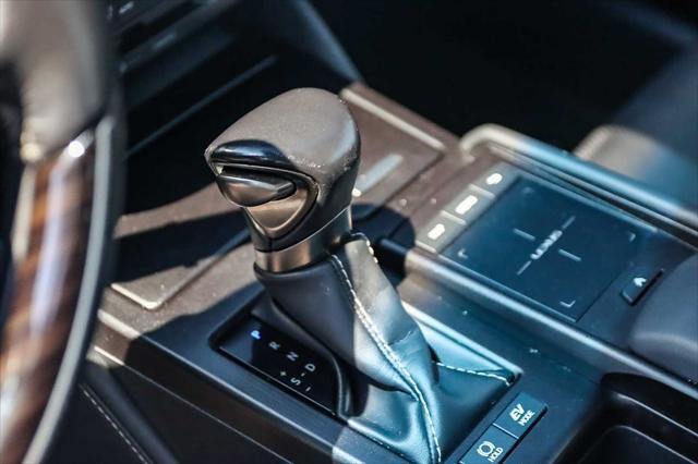 used 2019 Lexus ES 300h car, priced at $25,522