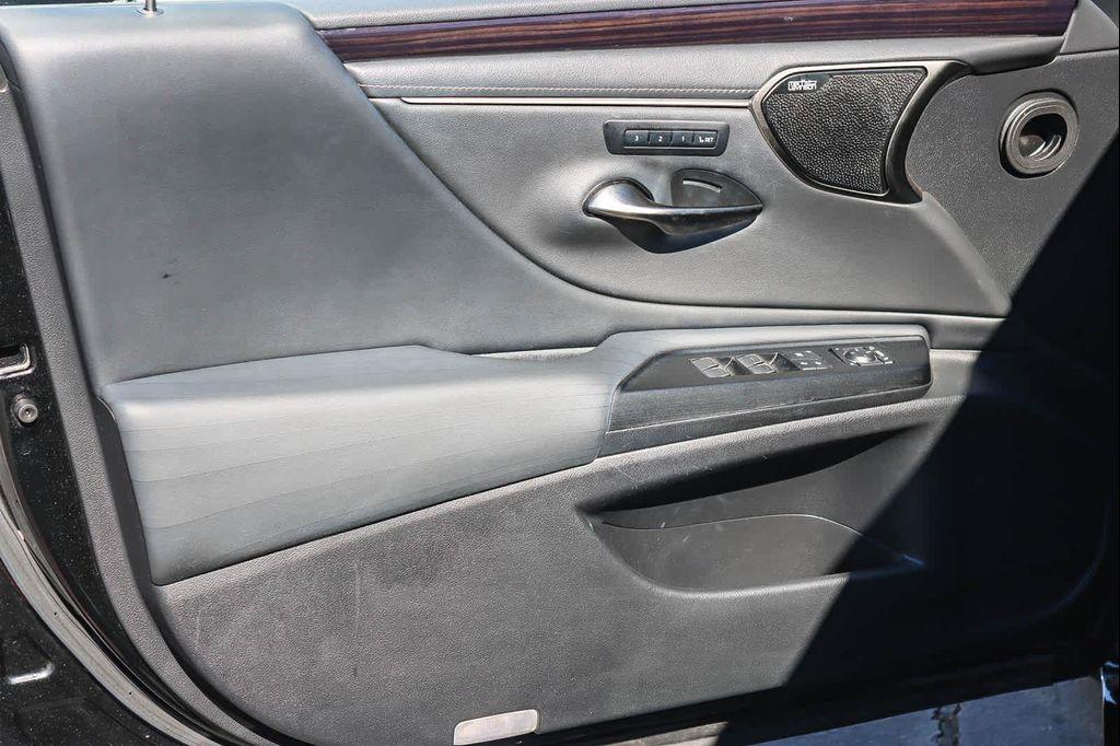 used 2021 Lexus ES 300h car, priced at $33,171