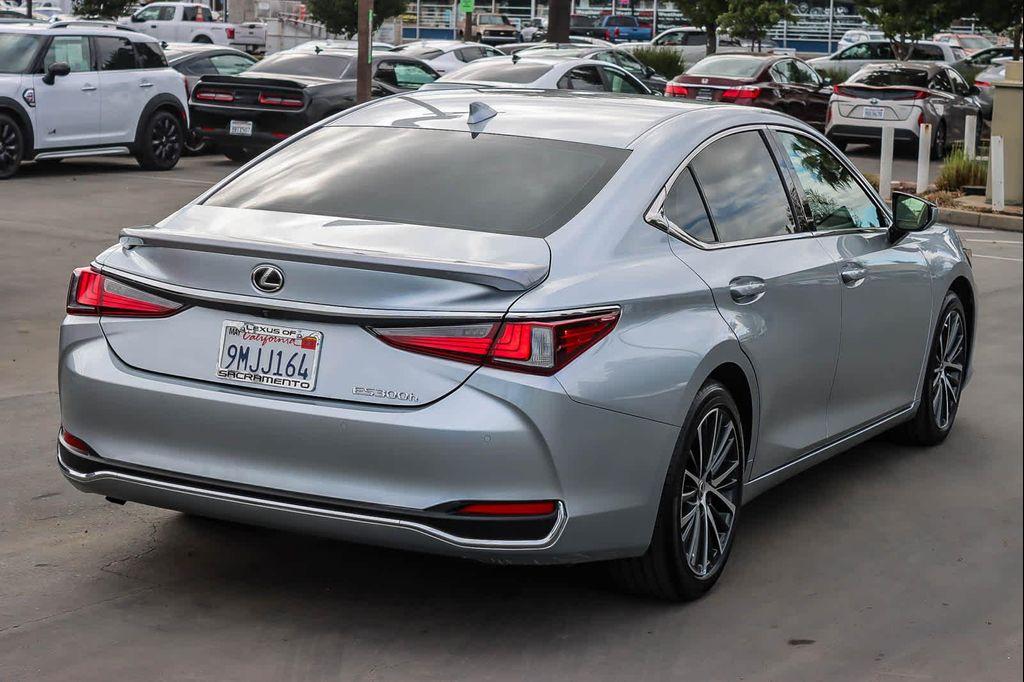 used 2024 Lexus ES 300h car, priced at $40,592