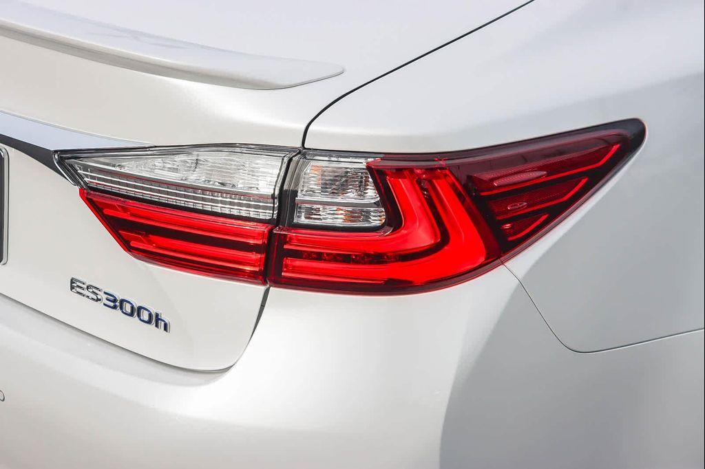 used 2017 Lexus ES 300h car, priced at $22,401