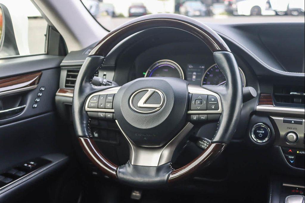 used 2017 Lexus ES 300h car, priced at $22,401