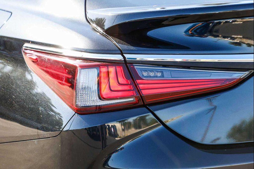 used 2023 Lexus ES 300h car, priced at $38,992