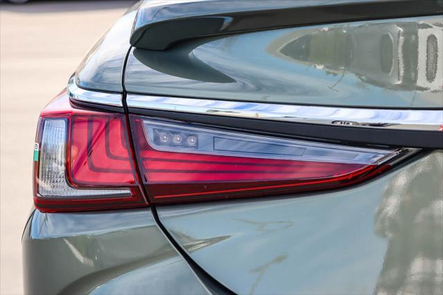 new 2025 Lexus ES 300h car, priced at $50,514