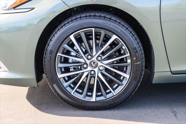 new 2025 Lexus ES 300h car, priced at $50,514