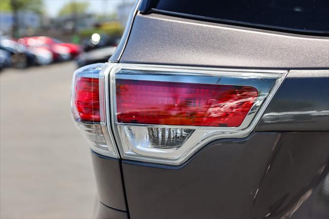 used 2015 Toyota Highlander car, priced at $21,891