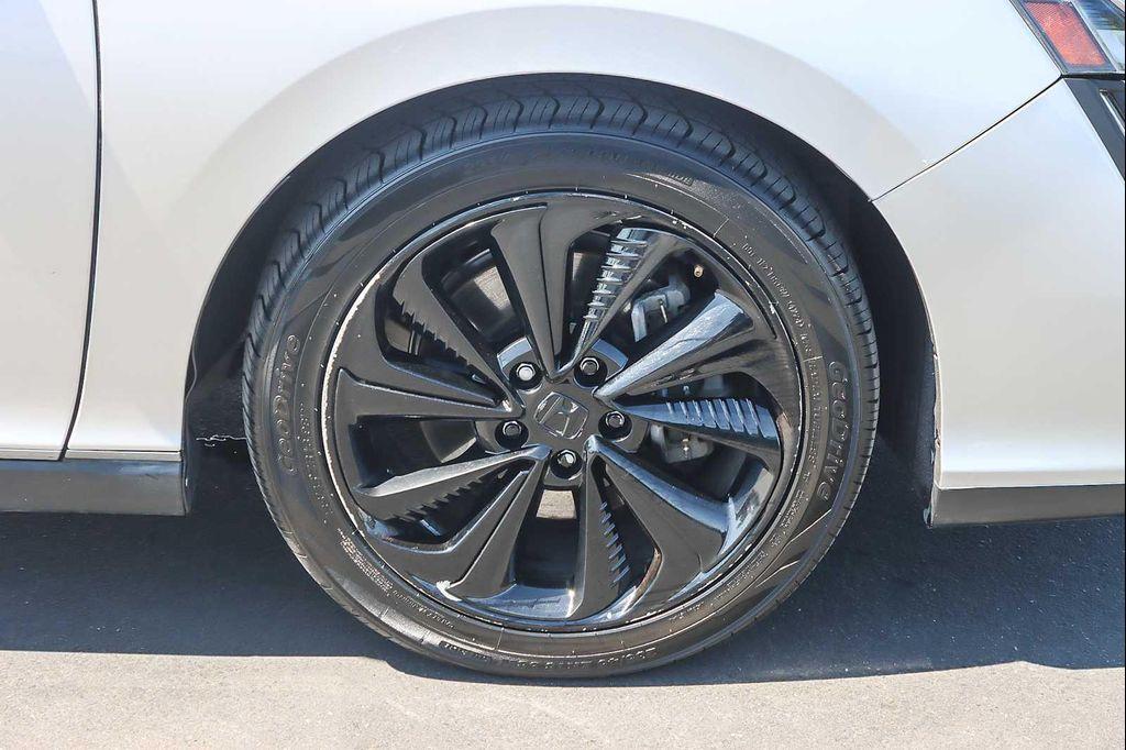used 2018 Honda Clarity Plug-In Hybrid car, priced at $17,883