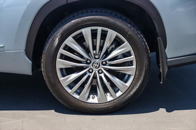 used 2021 Toyota Highlander Hybrid car, priced at $39,611