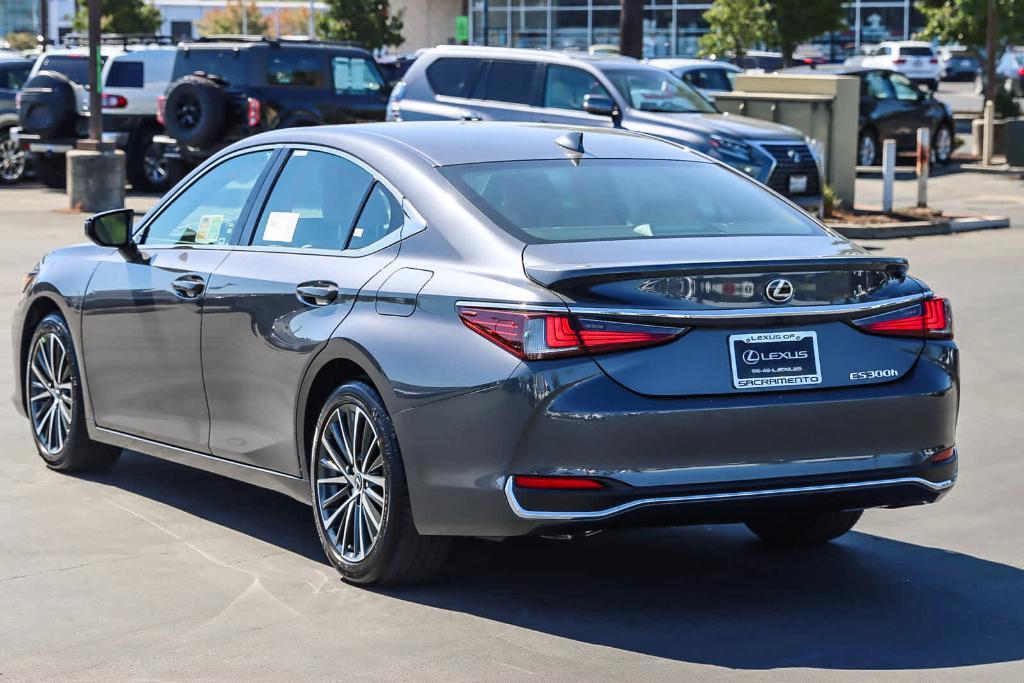 new 2025 Lexus ES 300h car, priced at $52,289