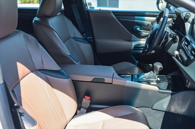 new 2025 Lexus ES 300h car, priced at $57,154