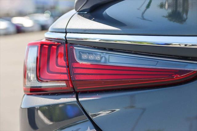 new 2025 Lexus ES 300h car, priced at $57,154