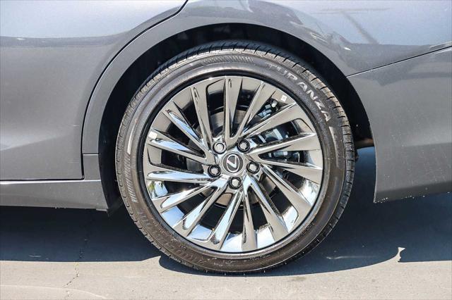 new 2025 Lexus ES 300h car, priced at $57,154