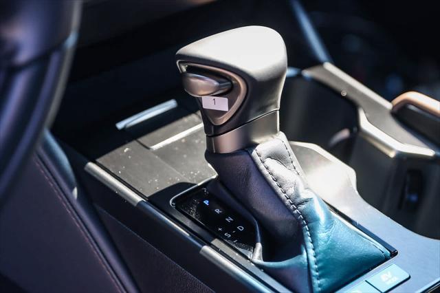 new 2025 Lexus ES 300h car, priced at $57,154