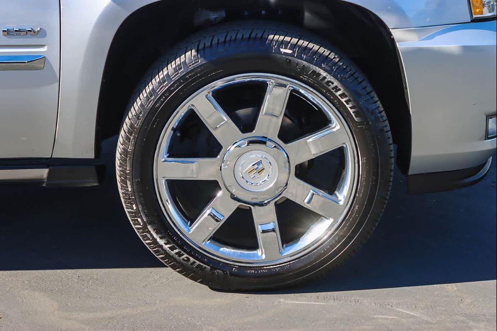used 2011 Cadillac Escalade ESV car, priced at $13,182