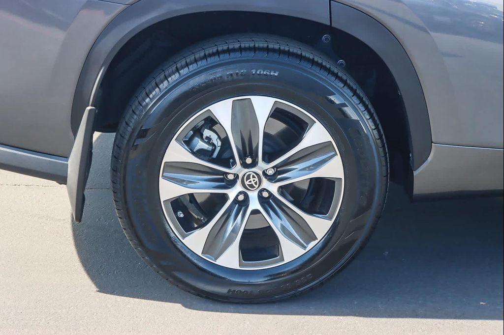 used 2023 Toyota Highlander car, priced at $34,943