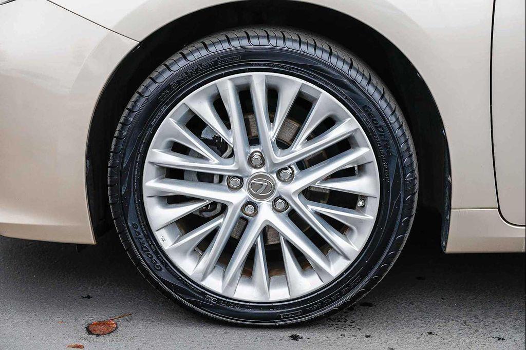 used 2013 Lexus ES 350 car, priced at $15,131