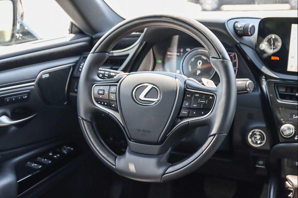 new 2025 Lexus ES 300h car, priced at $57,274