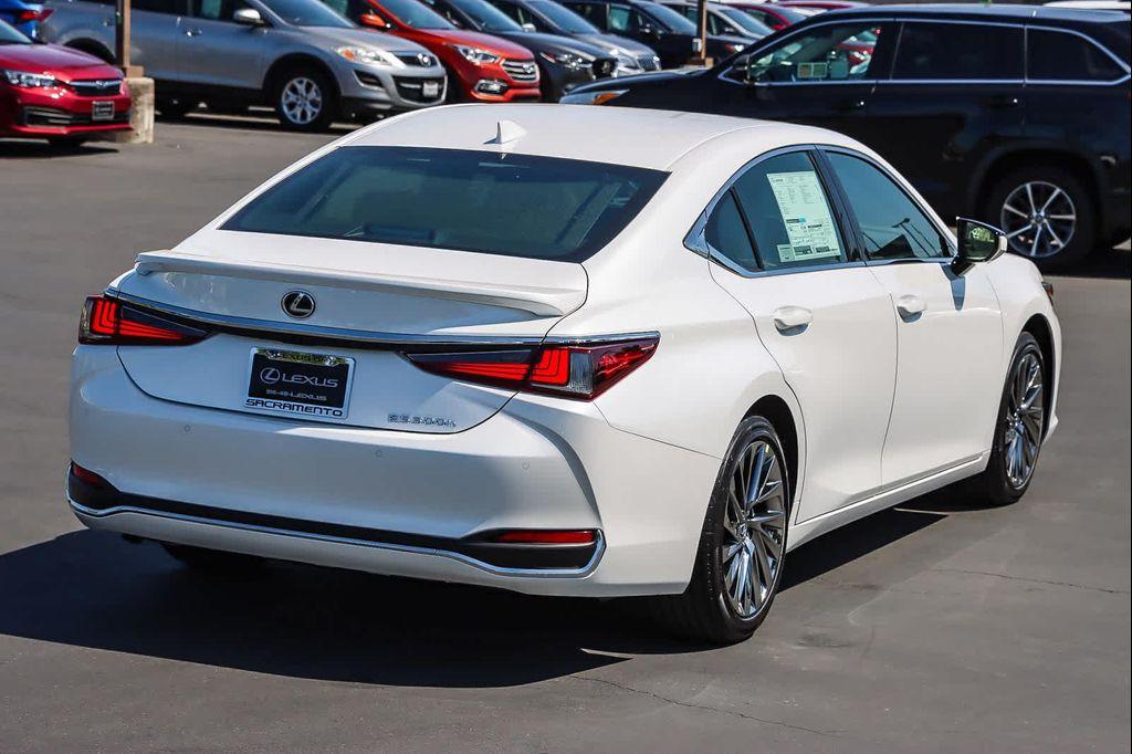 new 2025 Lexus ES 300h car, priced at $57,274