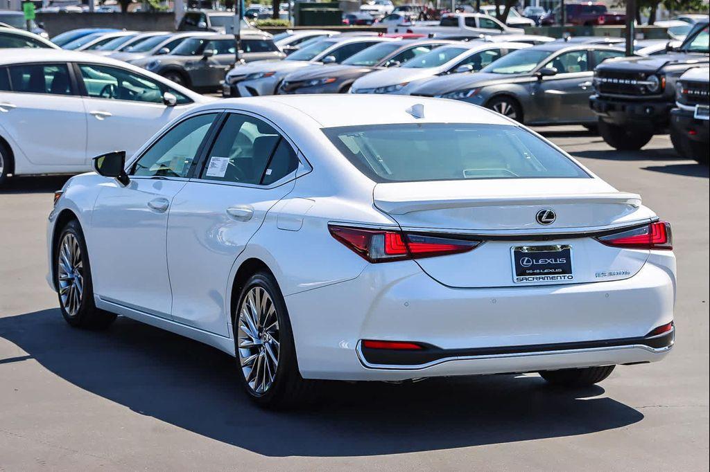 new 2025 Lexus ES 300h car, priced at $57,274