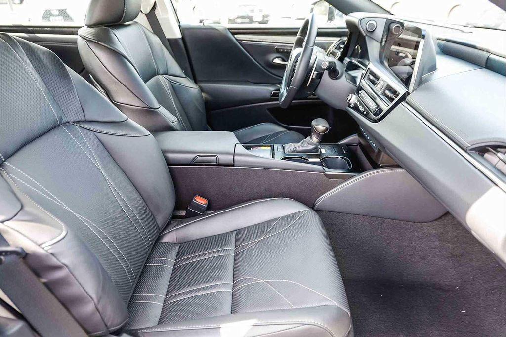 new 2025 Lexus ES 300h car, priced at $56,944