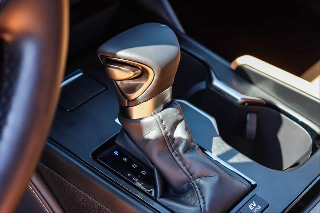 new 2025 Lexus ES 300h car, priced at $48,894