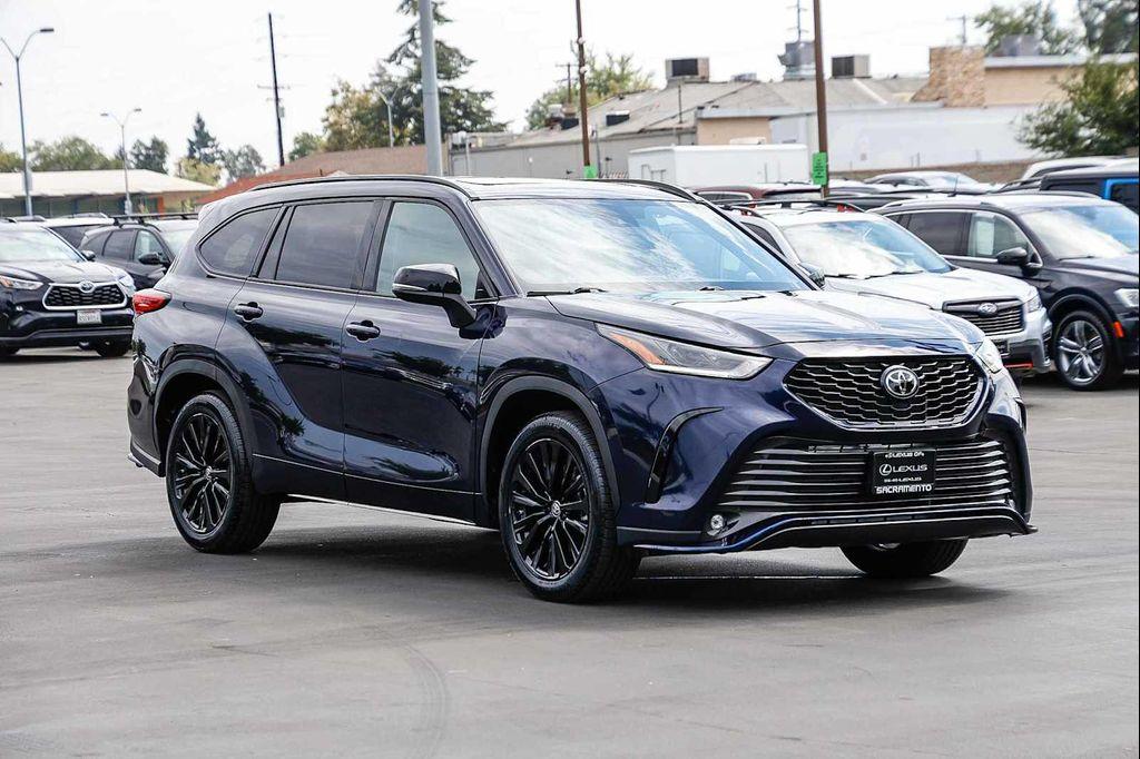 used 2023 Toyota Highlander car, priced at $35,202