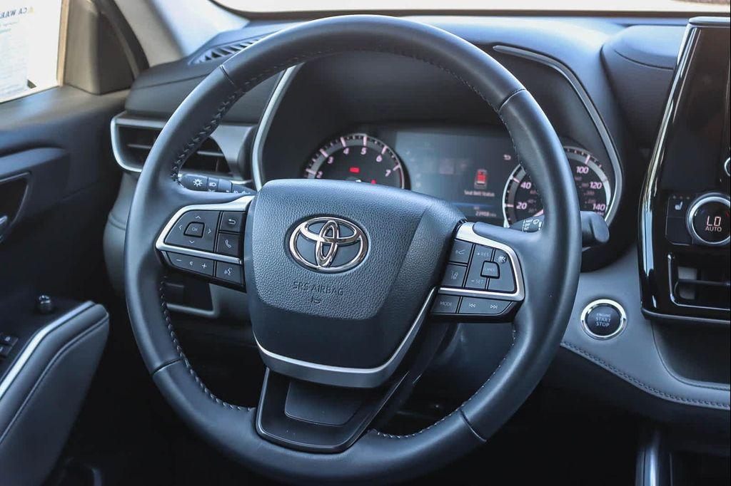 used 2022 Toyota Highlander car, priced at $38,521