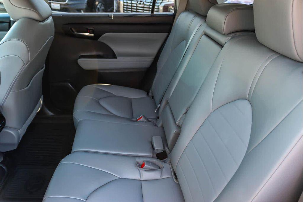 used 2022 Toyota Highlander car, priced at $38,521