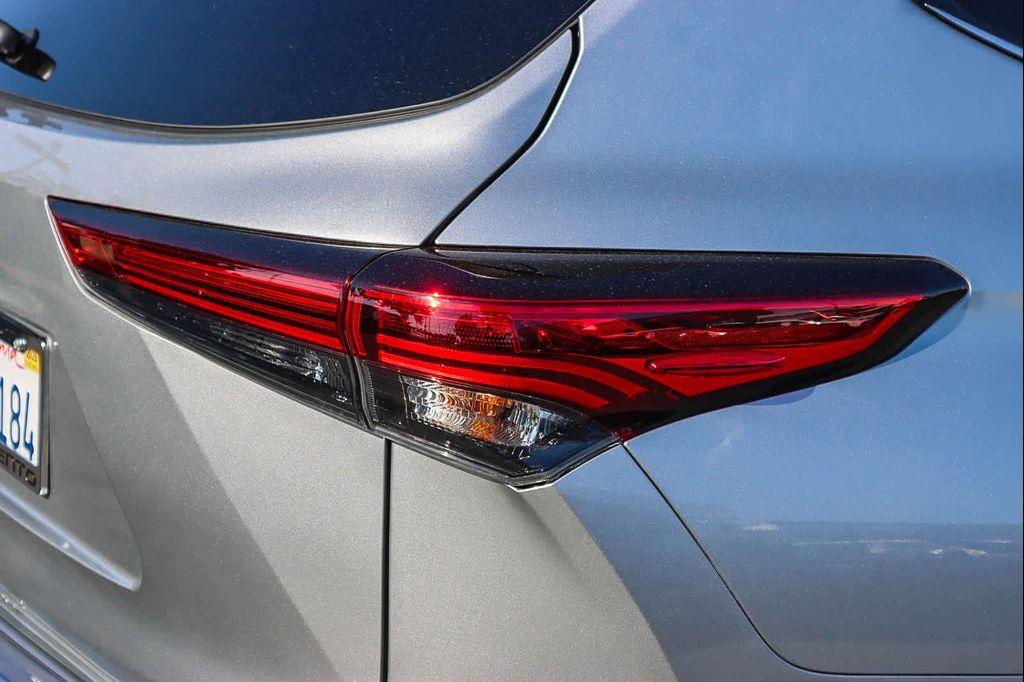 used 2022 Toyota Highlander car, priced at $38,521