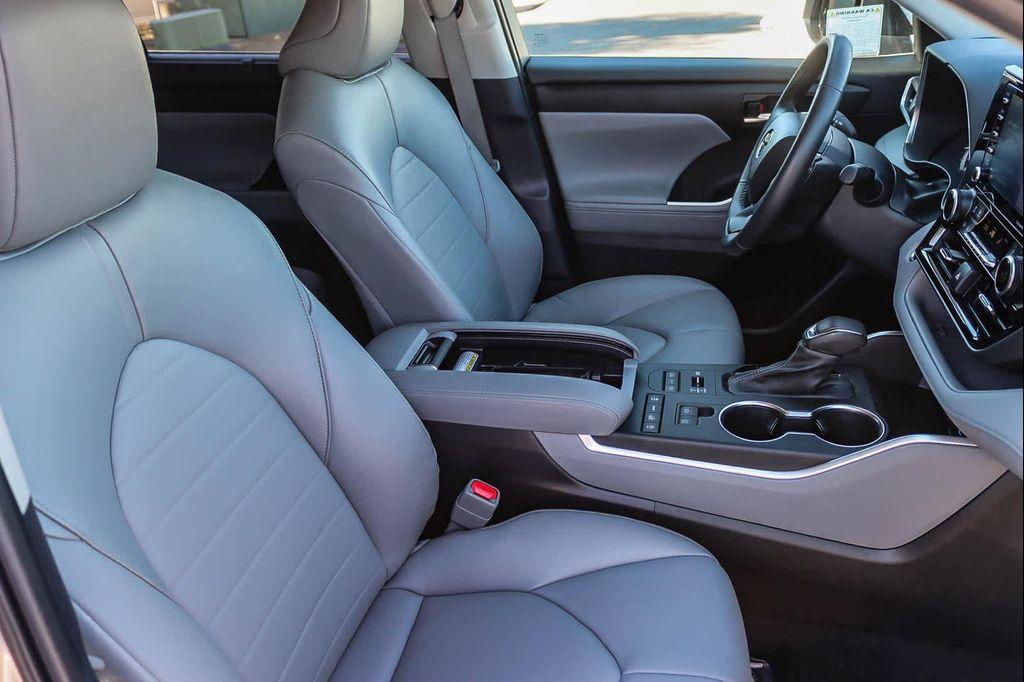 used 2022 Toyota Highlander car, priced at $38,521
