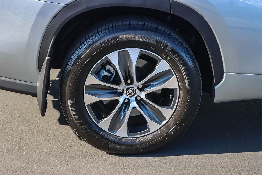 used 2022 Toyota Highlander car, priced at $38,521