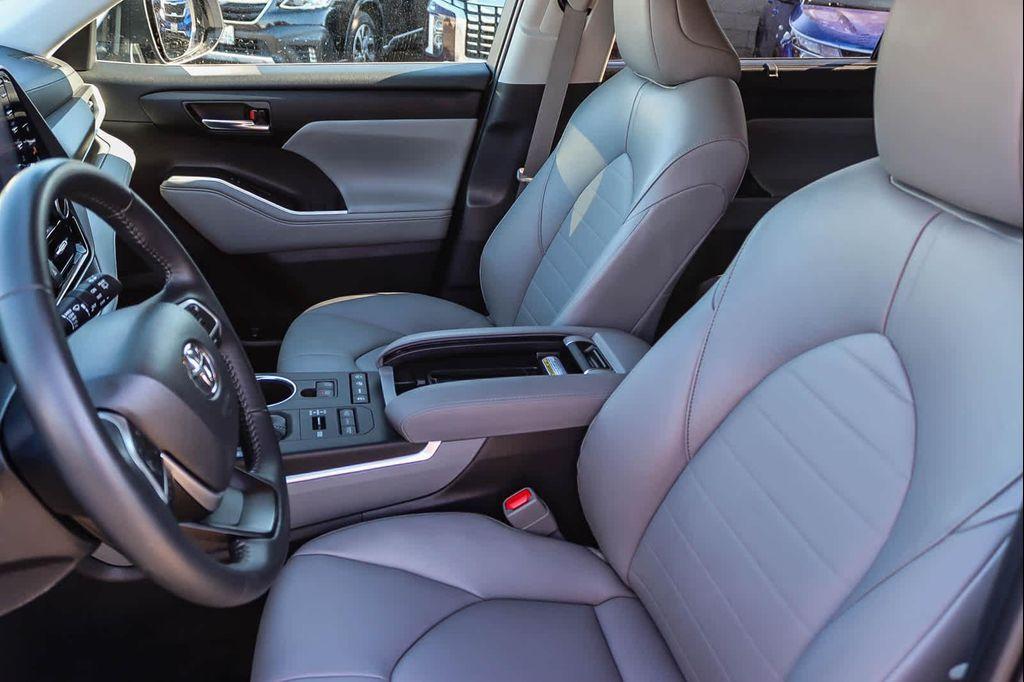 used 2022 Toyota Highlander car, priced at $38,521