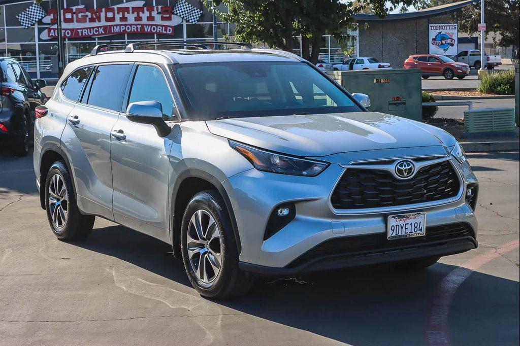 used 2022 Toyota Highlander car, priced at $38,521