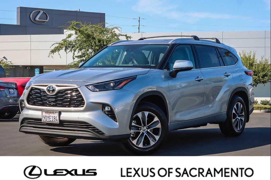 used 2022 Toyota Highlander car, priced at $38,991