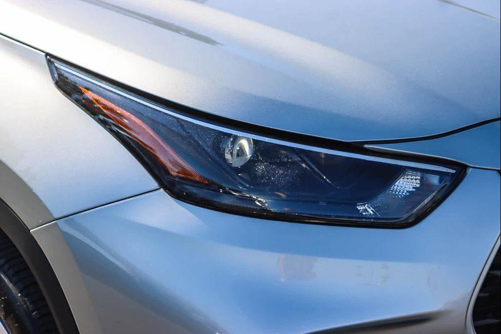 used 2022 Toyota Highlander car, priced at $38,521
