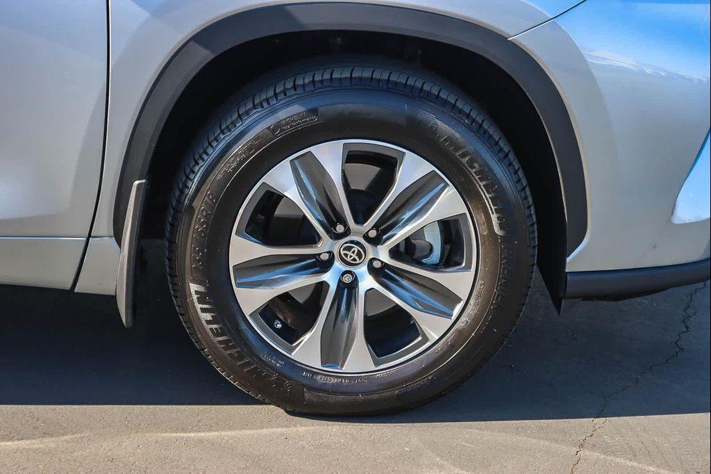 used 2022 Toyota Highlander car, priced at $38,521