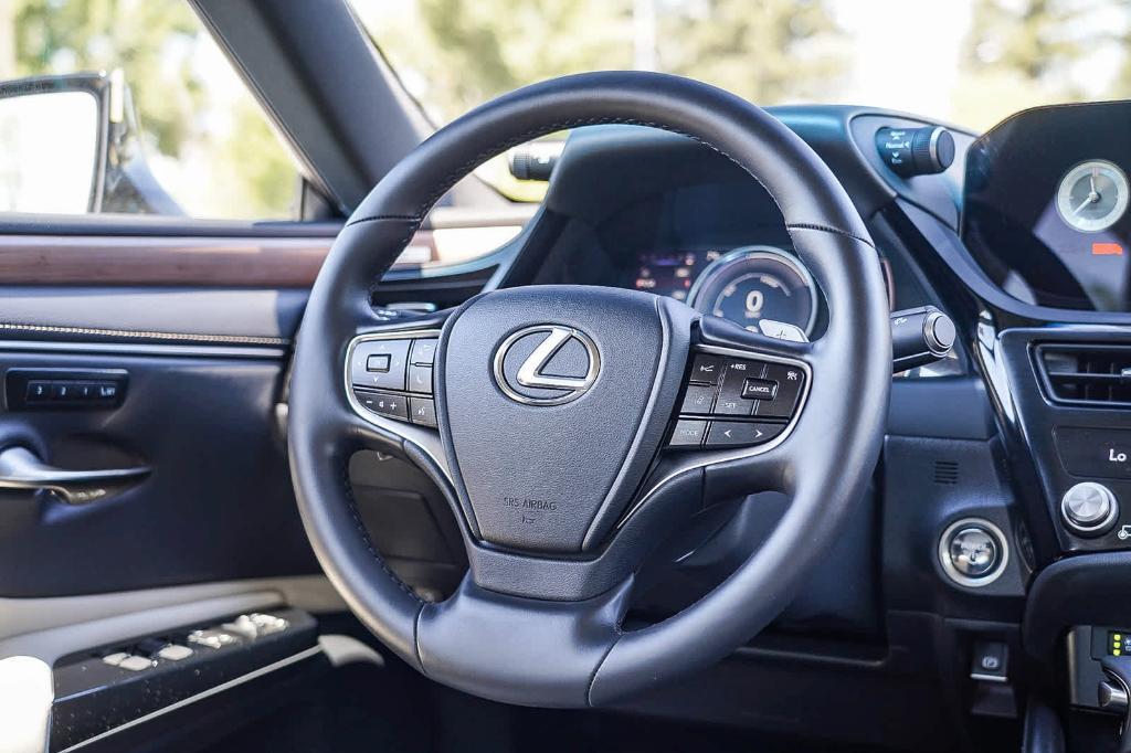 new 2025 Lexus ES 300h car, priced at $48,979