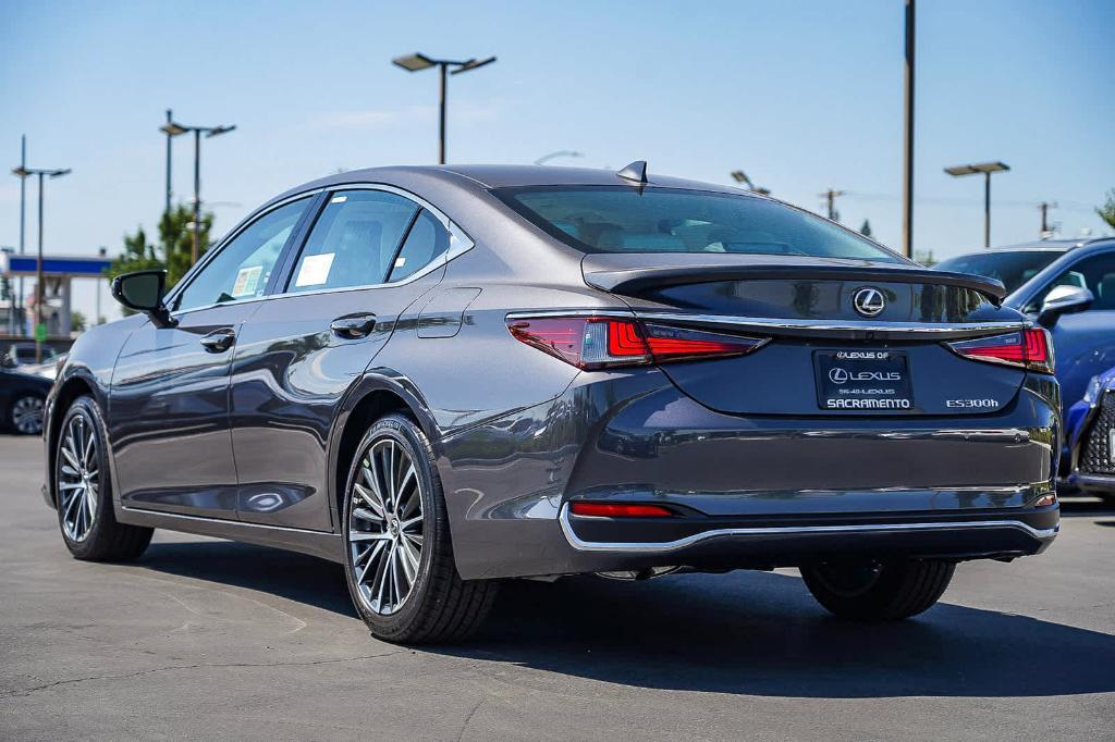 new 2025 Lexus ES 300h car, priced at $48,979