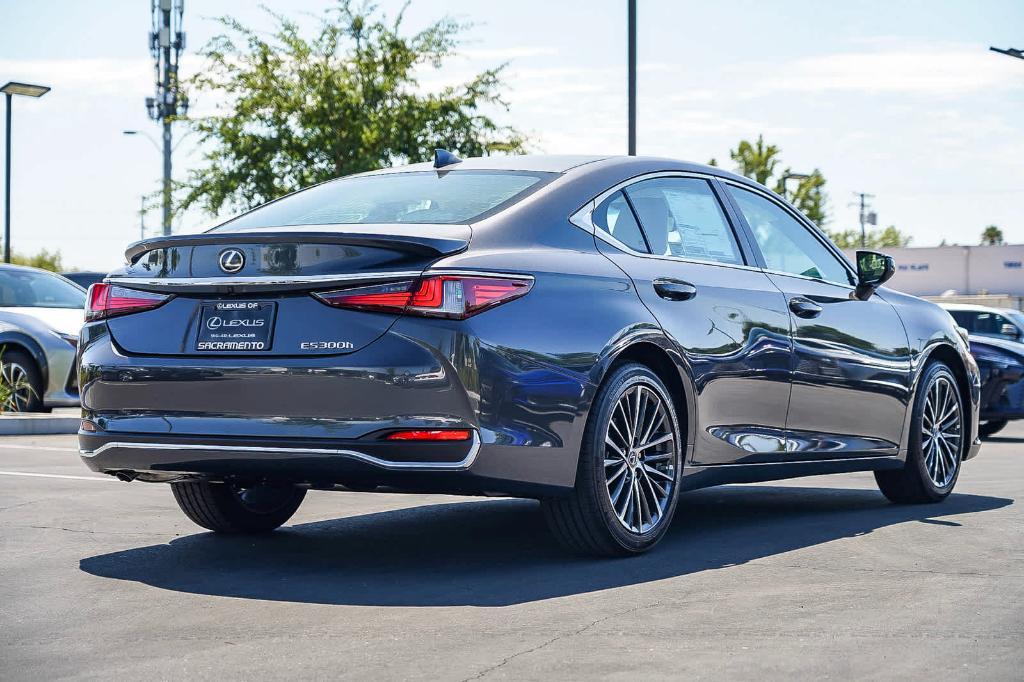 new 2025 Lexus ES 300h car, priced at $48,979