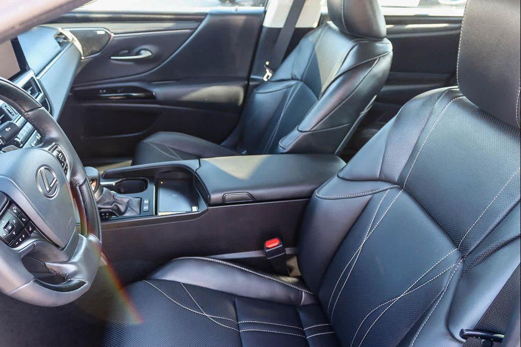 new 2025 Lexus ES 300h car, priced at $57,649