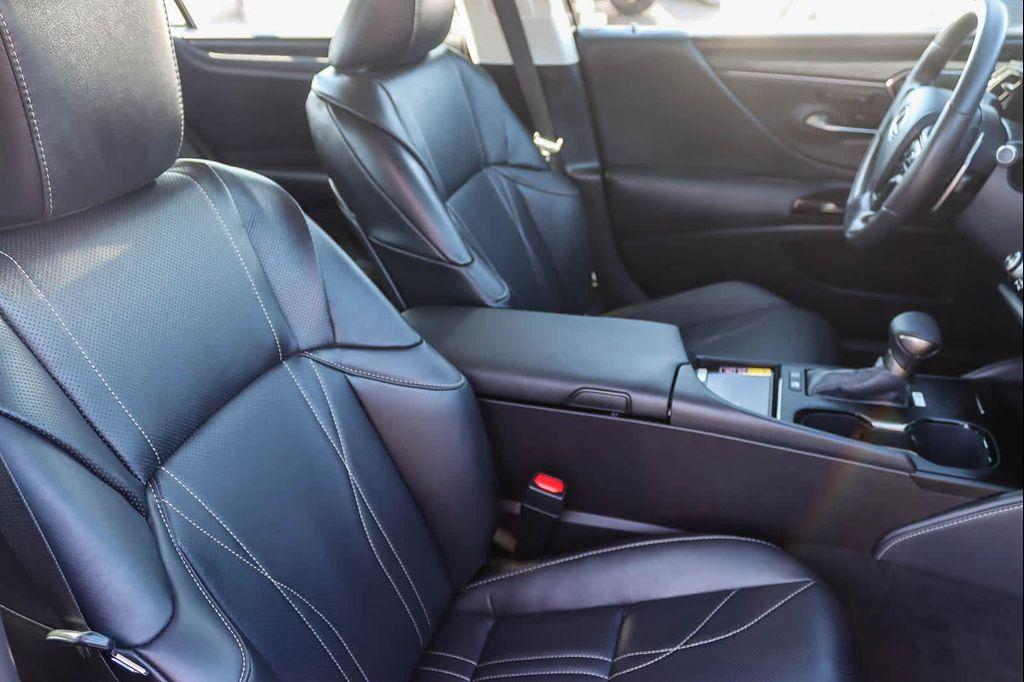 new 2025 Lexus ES 300h car, priced at $57,649