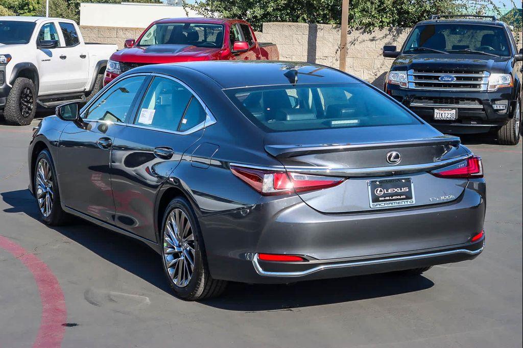new 2025 Lexus ES 300h car, priced at $57,649