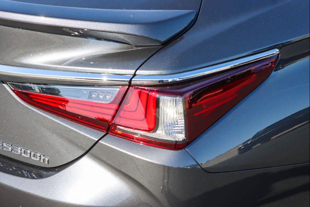 new 2025 Lexus ES 300h car, priced at $57,649