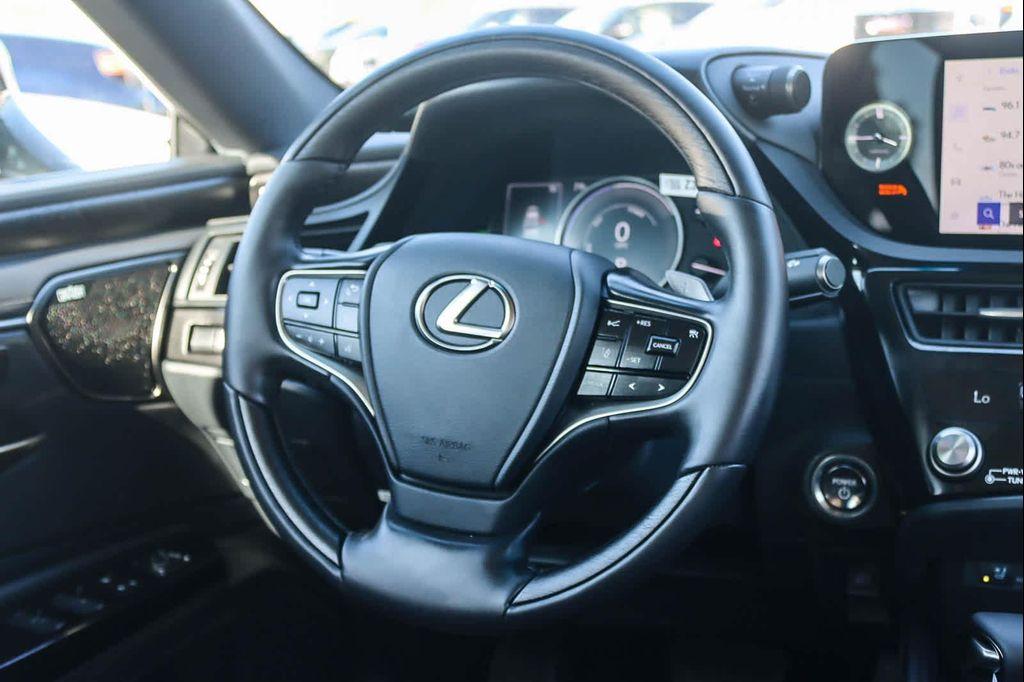 new 2025 Lexus ES 300h car, priced at $57,649
