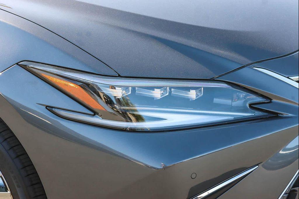 new 2025 Lexus ES 300h car, priced at $57,649