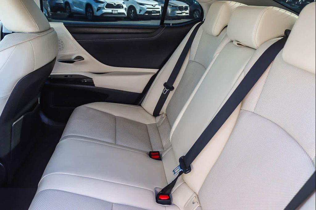 used 2022 Lexus ES 300h car, priced at $34,782