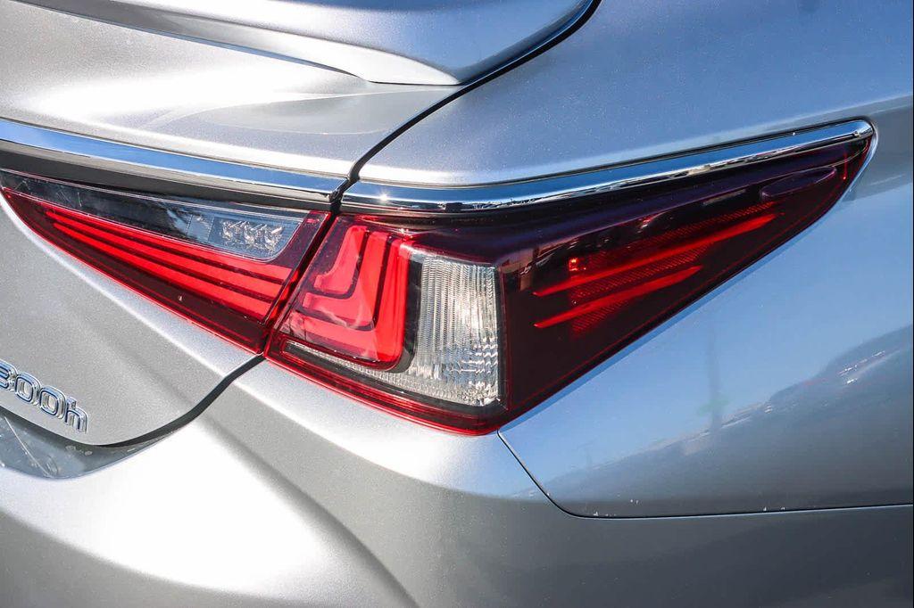 used 2022 Lexus ES 300h car, priced at $34,782