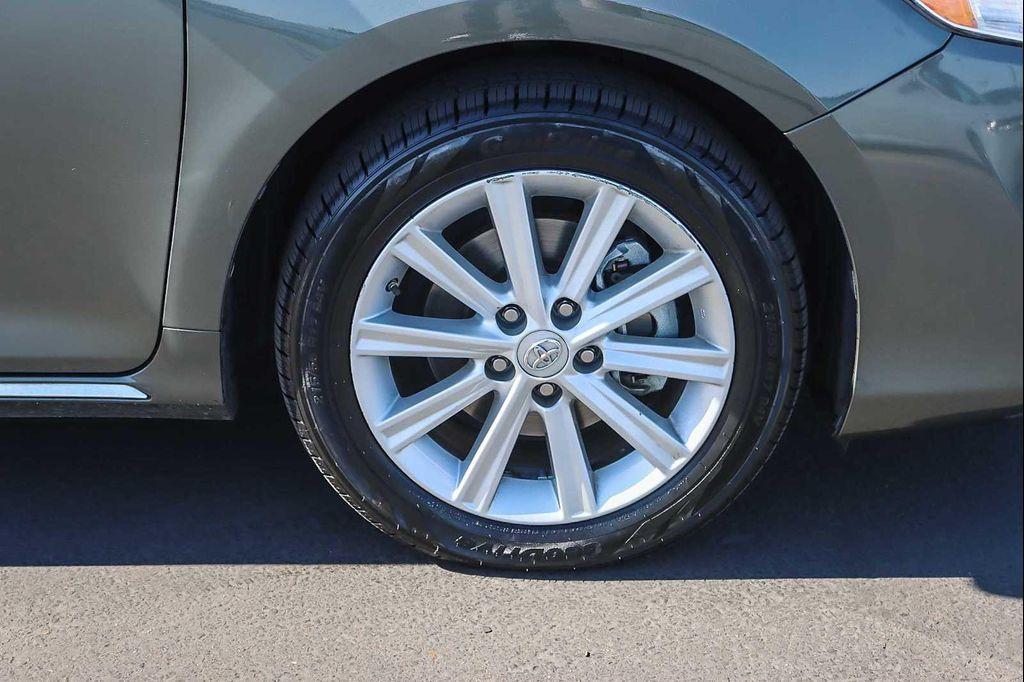 used 2014 Toyota Camry Hybrid car, priced at $15,291