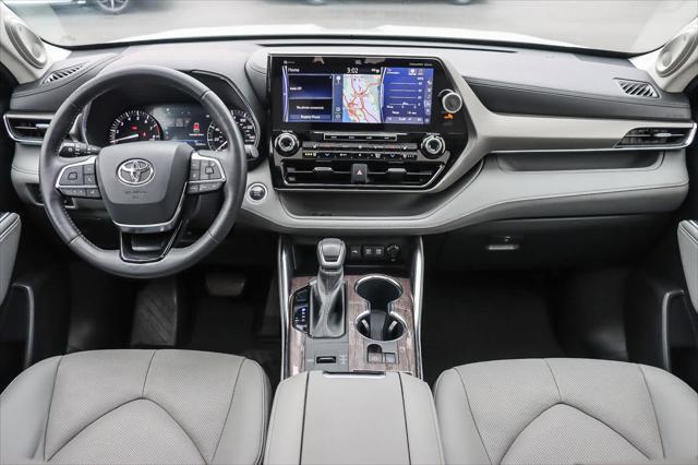 used 2021 Toyota Highlander car, priced at $30,992