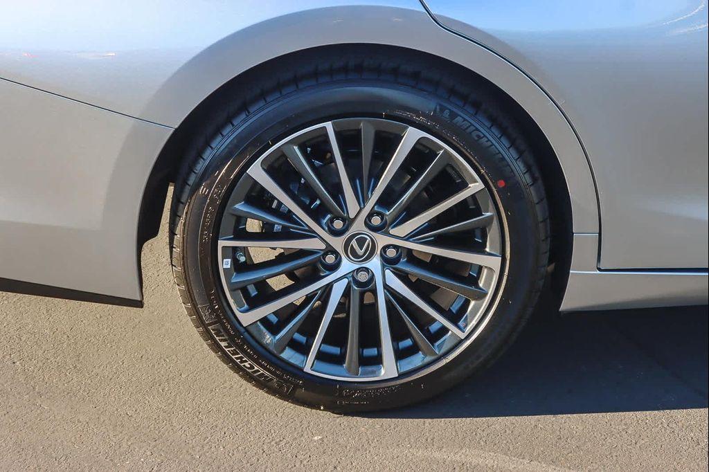 new 2025 Lexus ES 350 car, priced at $48,114