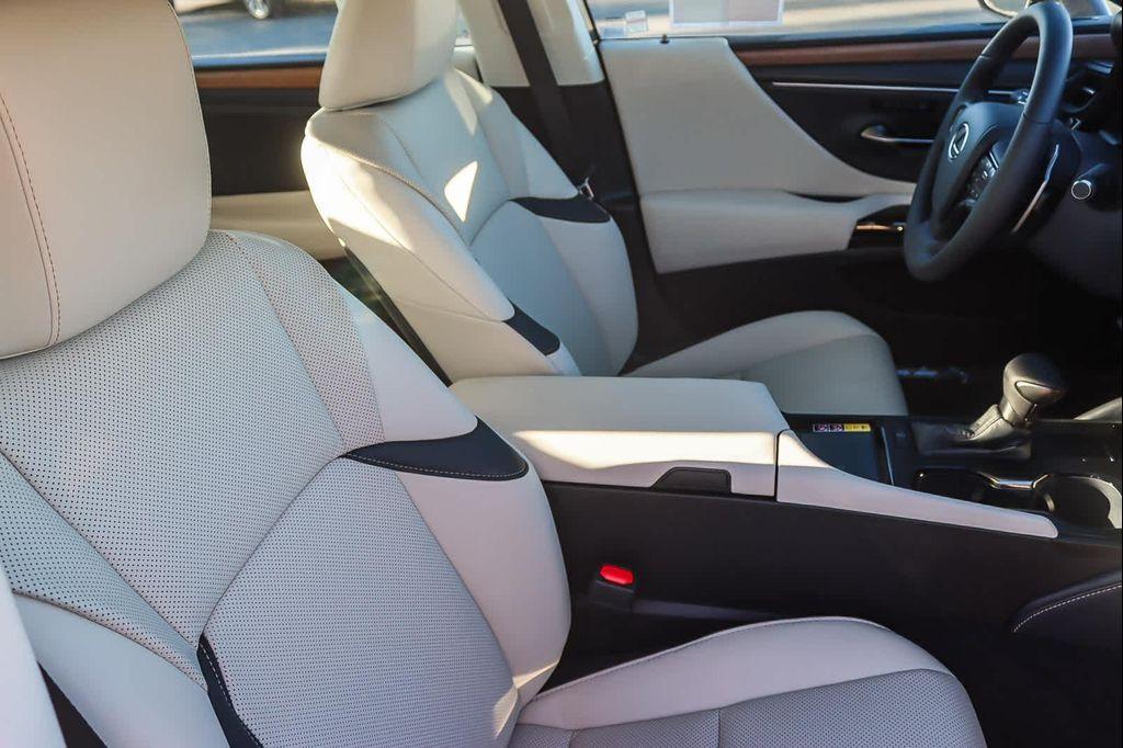 new 2025 Lexus ES 350 car, priced at $48,114